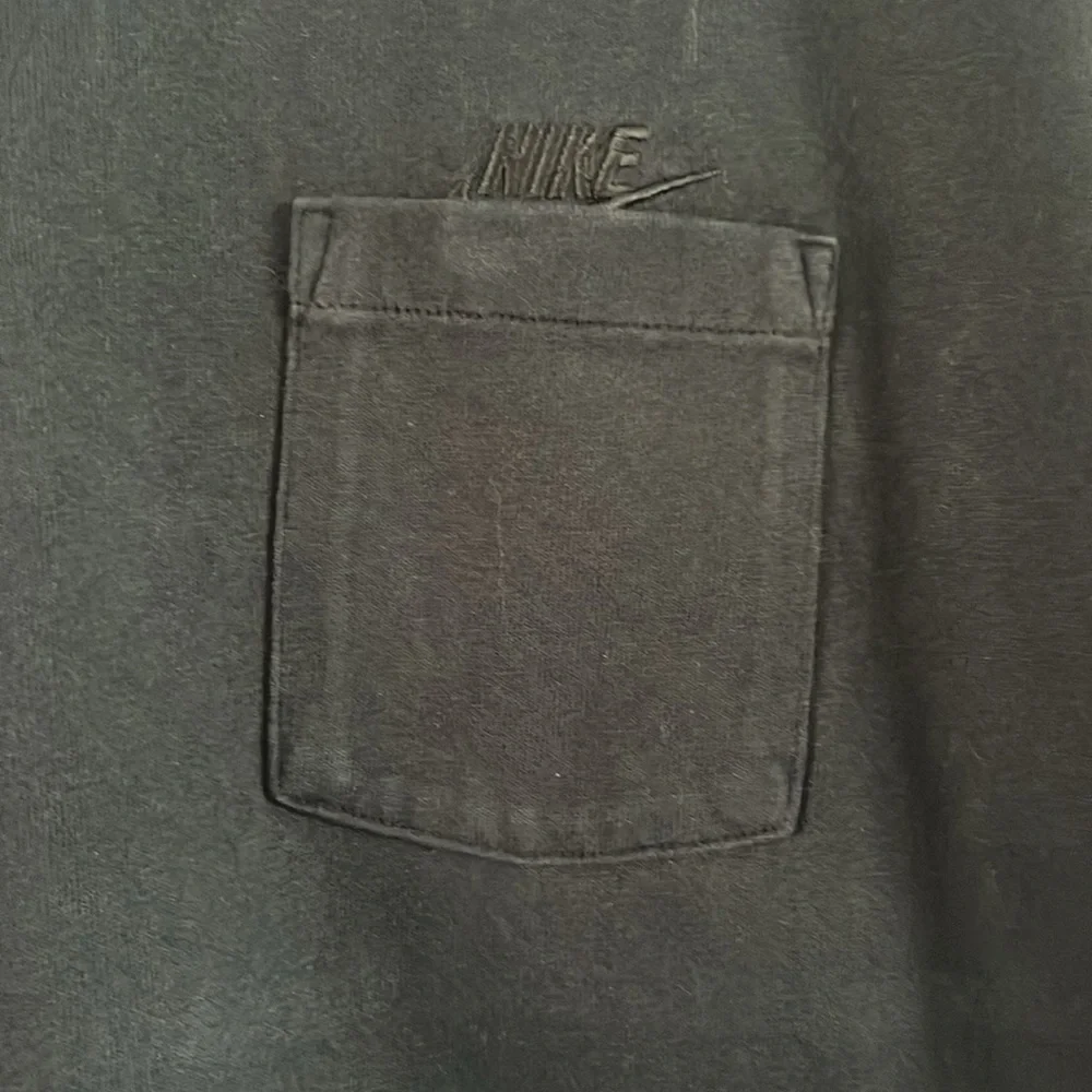 The Nike Tee medium black